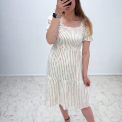 Lilledega triibuline kleit