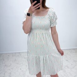 Lilledega triibuline kleit