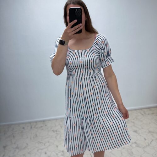 Lilledega triibuline kleit