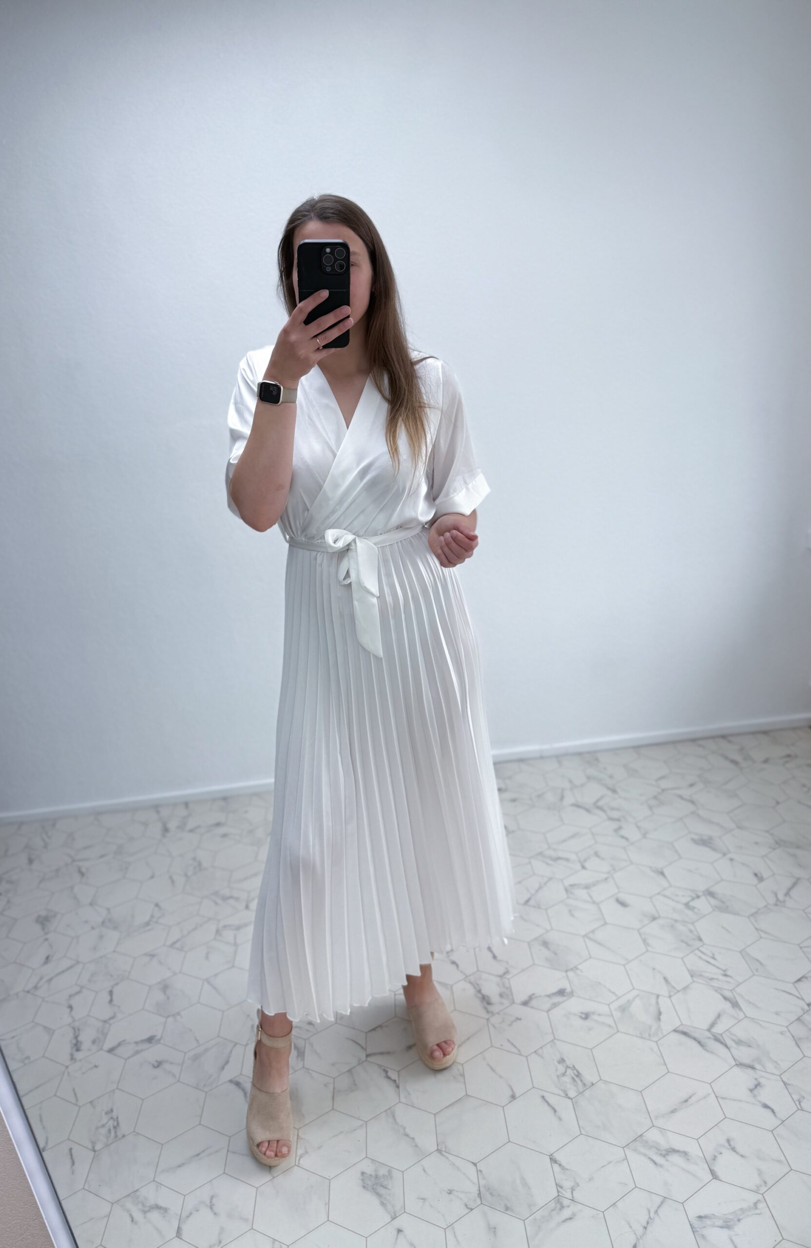 Valge siidjas kleit - Image 3