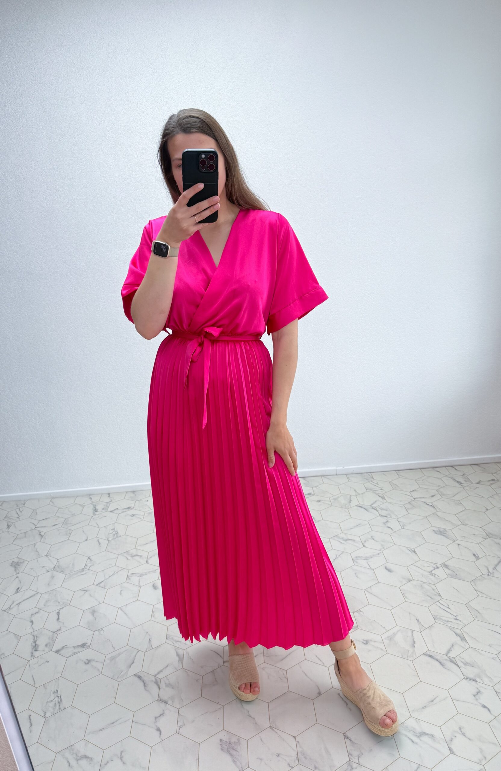 Fuksiaroosa siidjas kleit