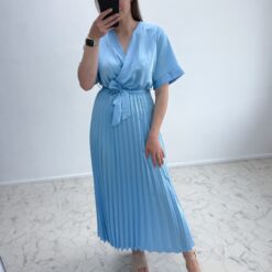 Helesinine siidjas kleit