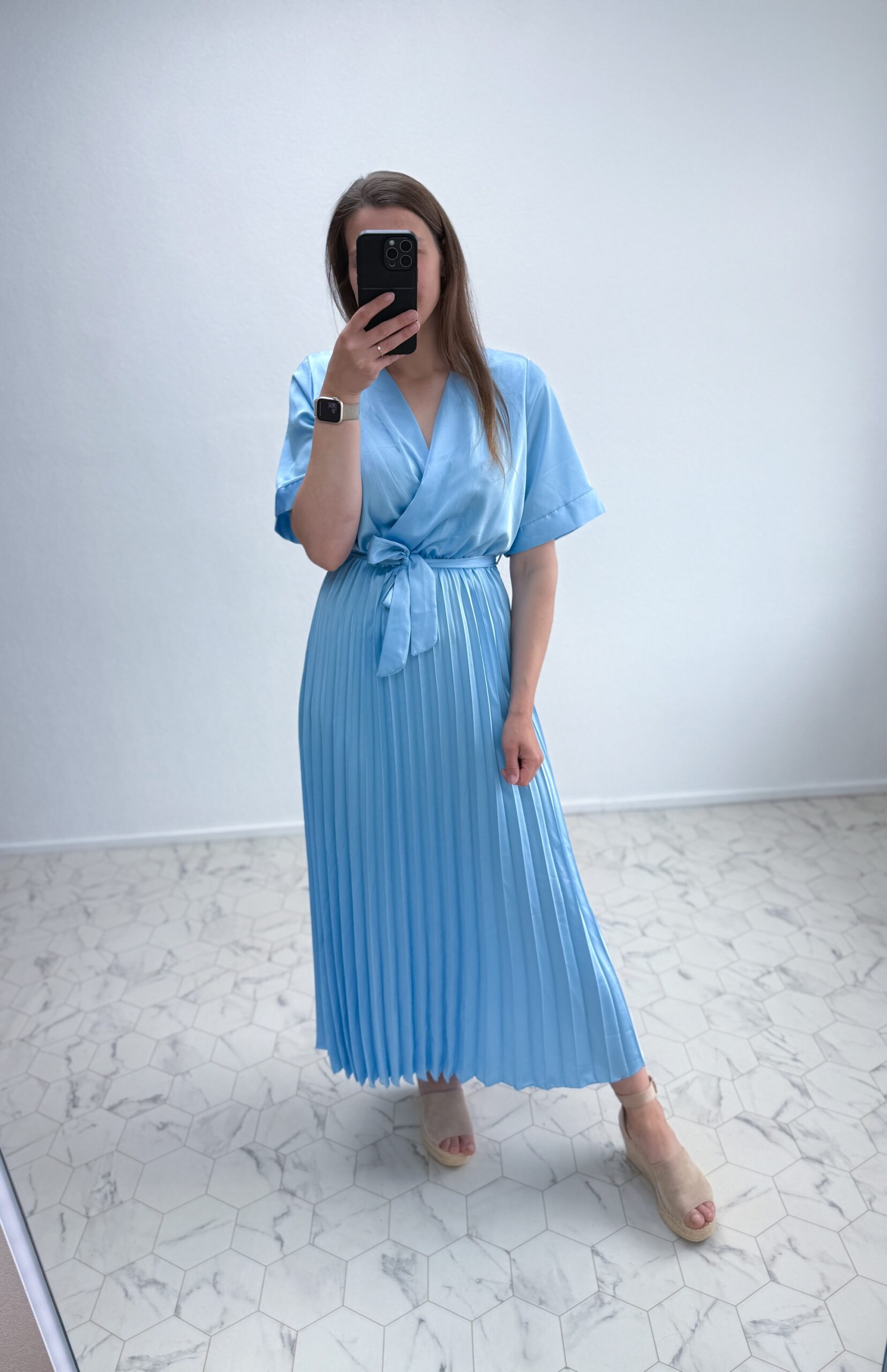 Helesinine siidjas kleit - Image 3