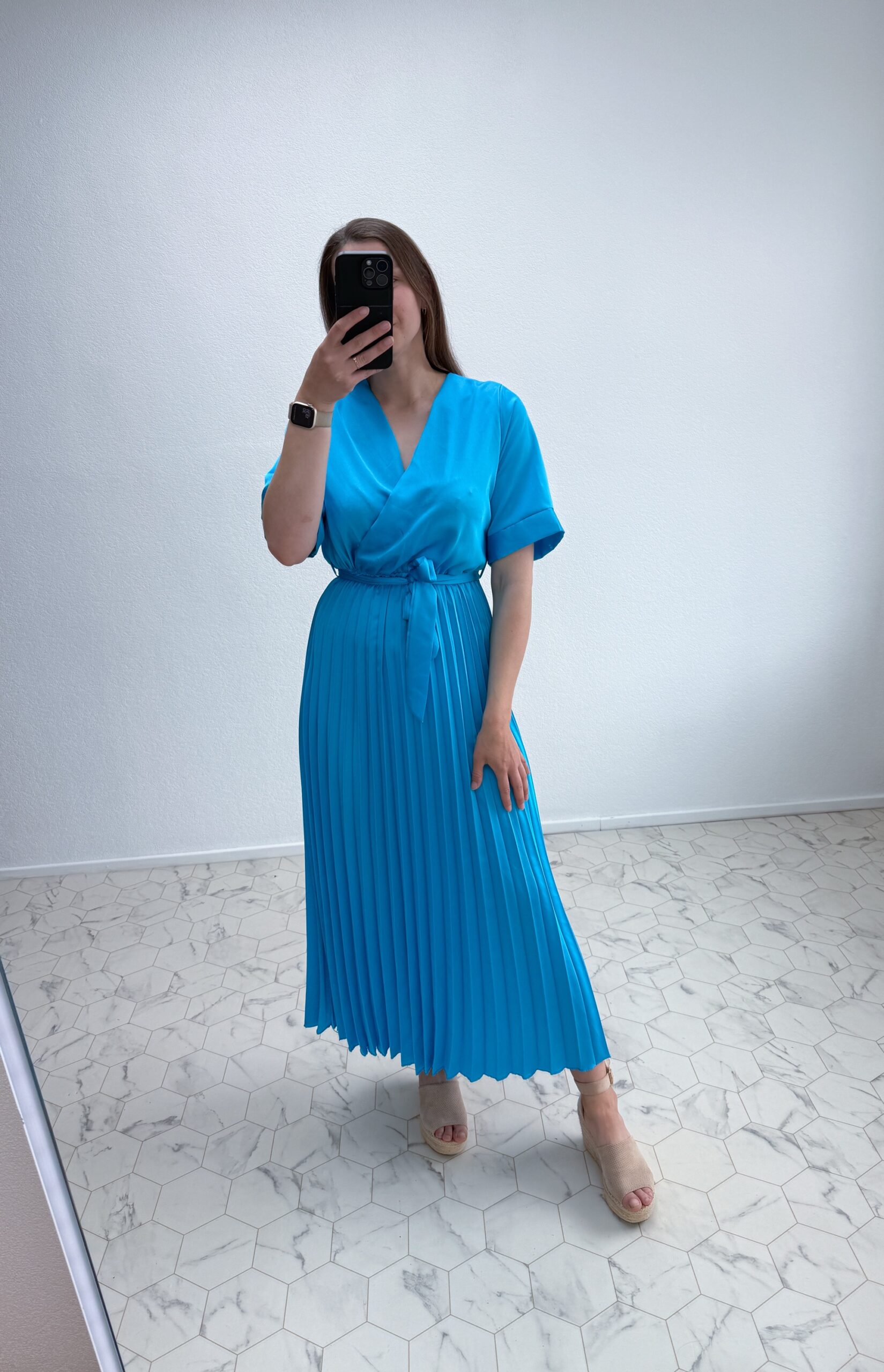 Sinine siidjas kleit